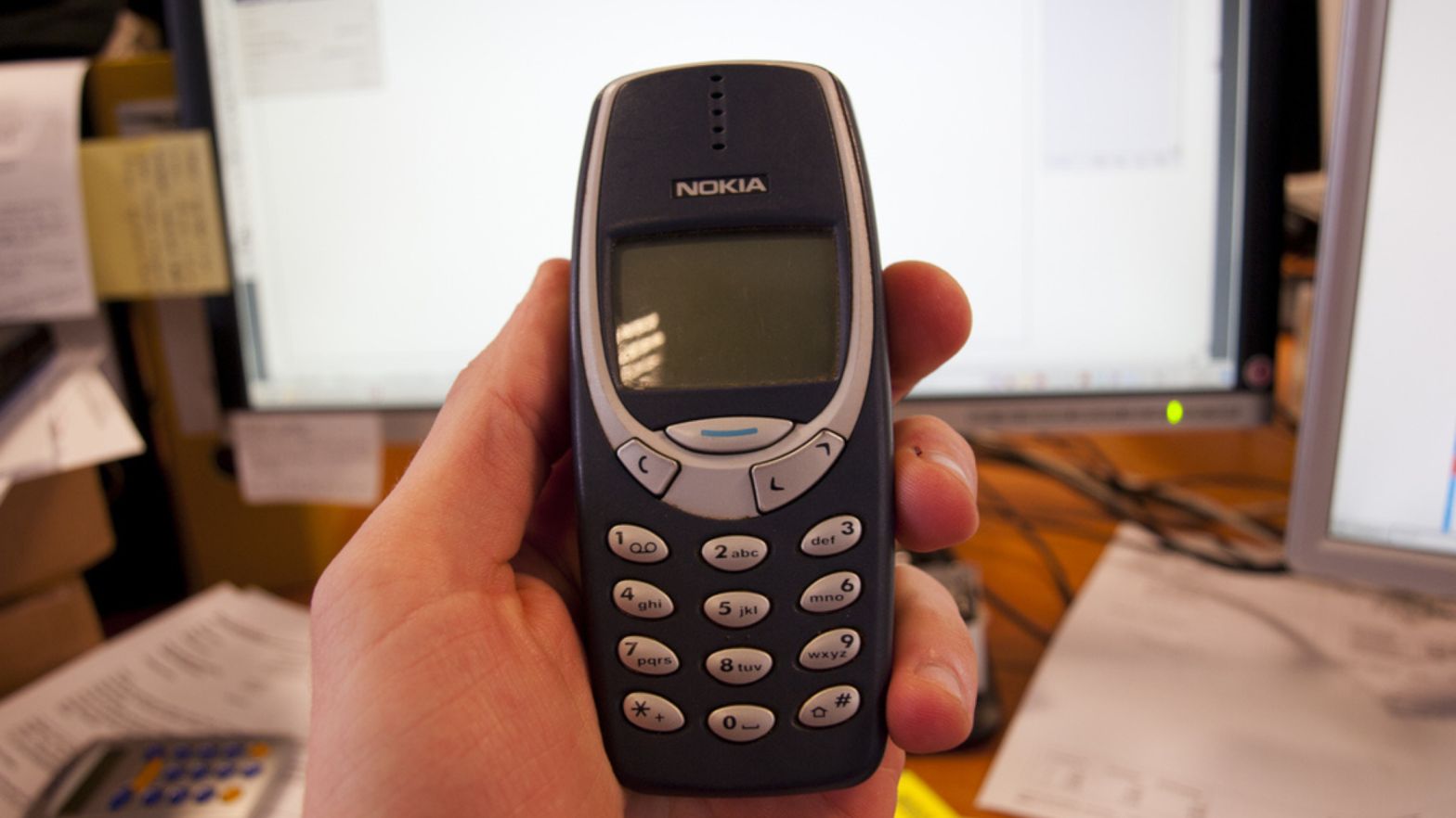Read more about the article Dumb Phones: Why This Surprising Trend Taking Over America